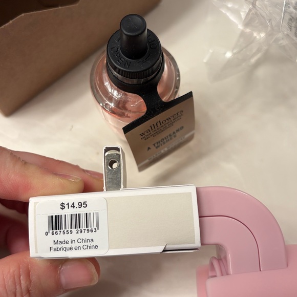 🎀 Wallflowers Plug In Bath & Body Works Exclusive 2024 NEW + fragrance refill - Picture 8 of 8